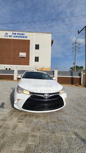 Toyota Camry SE 4dr Sedan (2.5L 4cyl 6A) 2015 White