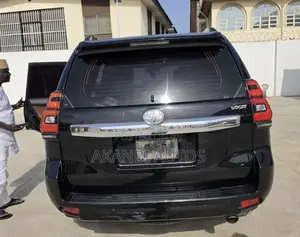 Toyota Land Cruiser Prado 2017 Black