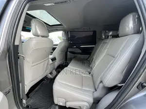 Toyota Highlander XLE 2019 Gray