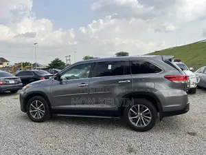 Toyota Highlander XLE 2019 Gray
