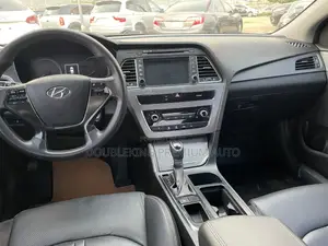 Hyundai Sonata Sport 2.0T Sedan FWD (2.0L 4cyl 6A) 2017 Silver