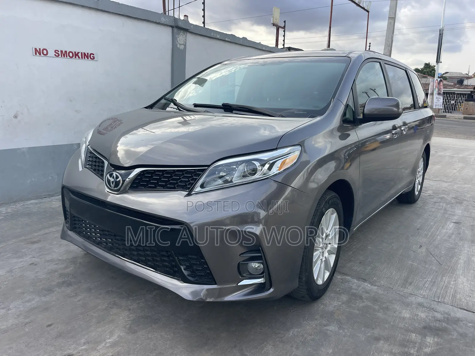 Toyota Sienna 2015 Gray