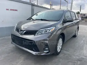 Toyota Sienna 2015 Gray