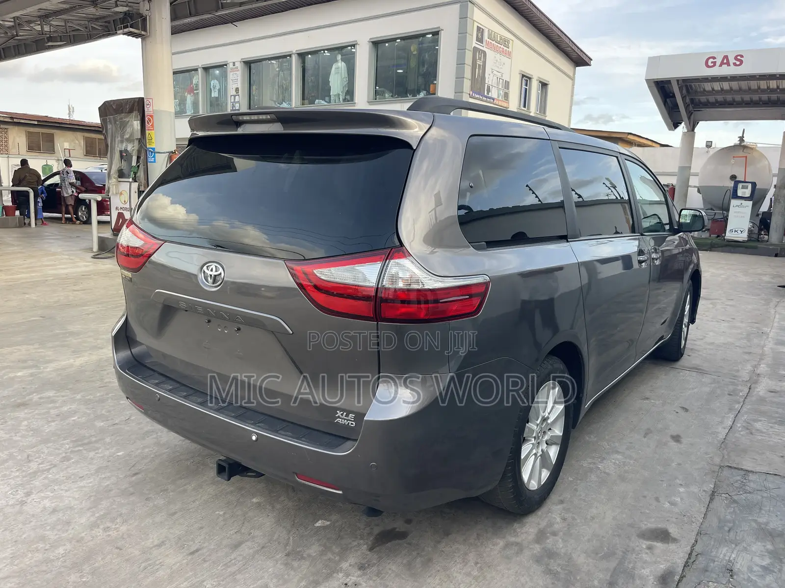 Toyota Sienna 2015 Gray
