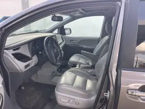 Toyota Sienna 2015 Gray
