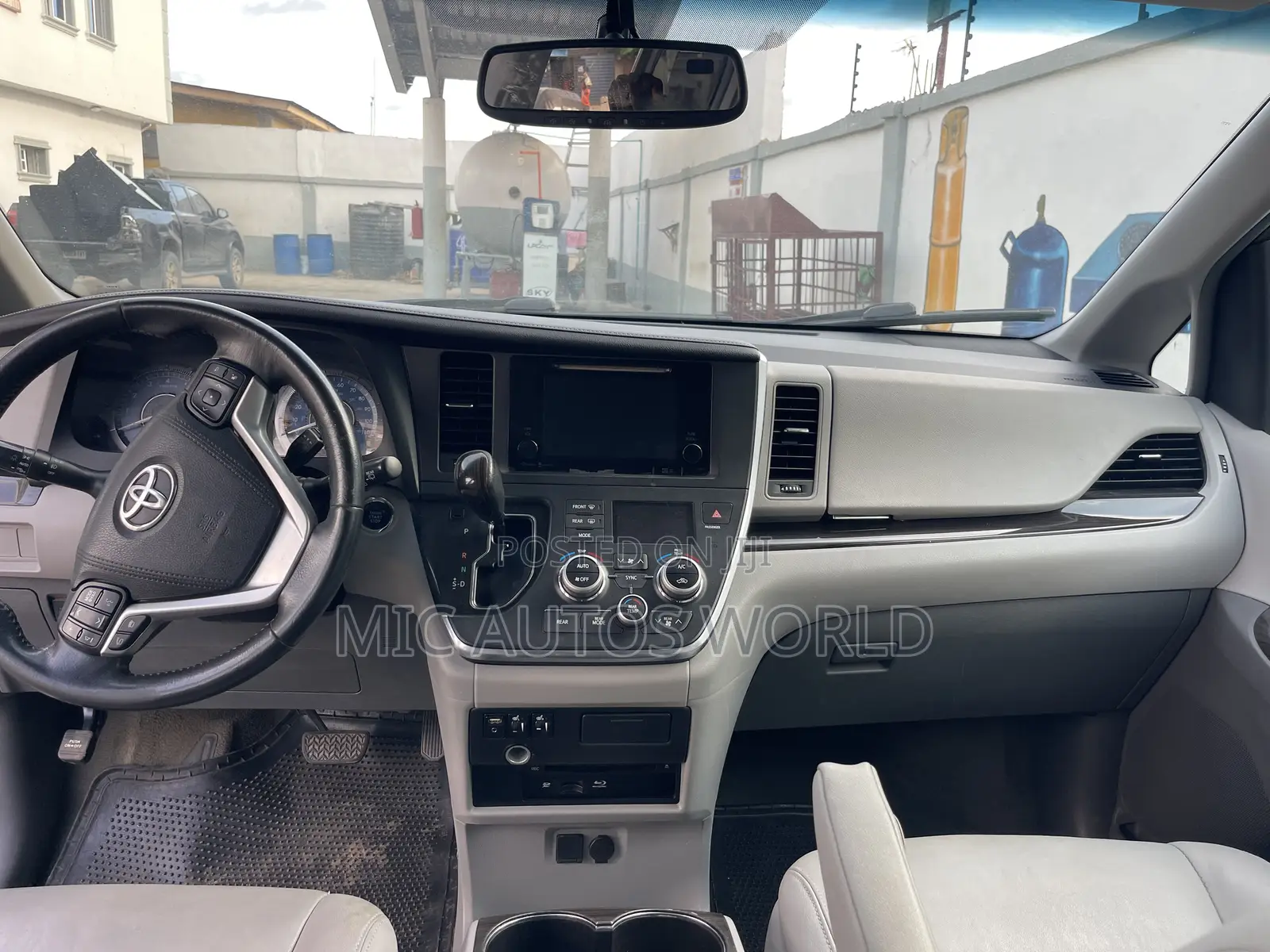 Toyota Sienna 2015 Gray