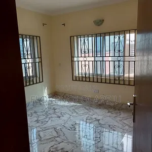 3bdrm Block of Flats in Oluyole, Akala Express for rent