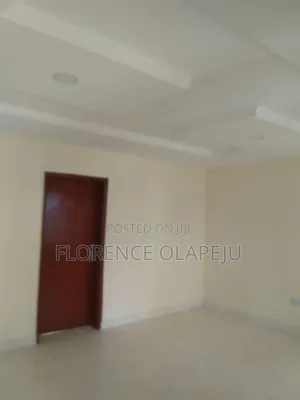 3bdrm Block of Flats in Oluyole, Akala Express for rent