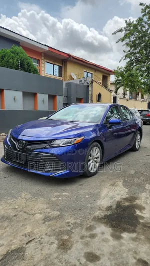 Toyota Camry LE FWD (2.5L 4cyl 8AM) 2018 Blue