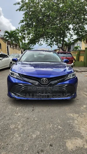 Toyota Camry LE FWD (2.5L 4cyl 8AM) 2018 Blue