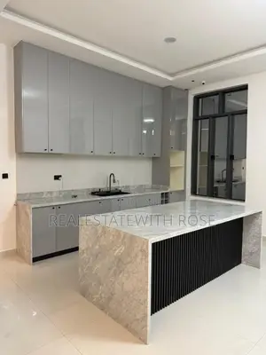 5bdrm Duplex in Resettlement for sale