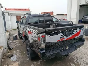Toyota Tacoma 2018 White
