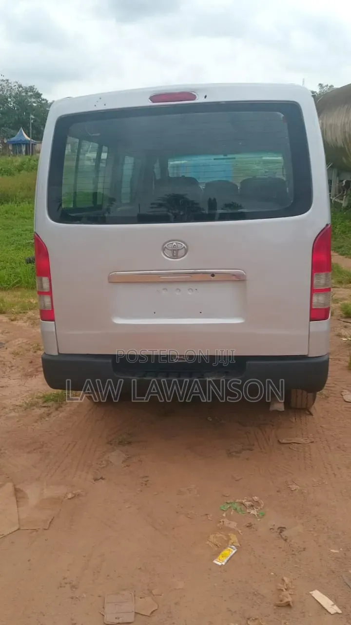 Toyota HiAce 2012 Grey