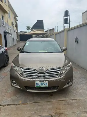 Toyota Venza LE 2010 Gold