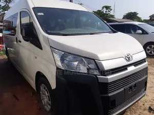 Toyota HiAce 2022 White