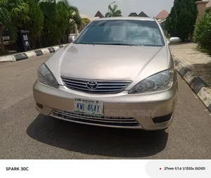 Toyota Camry 2005 Gold