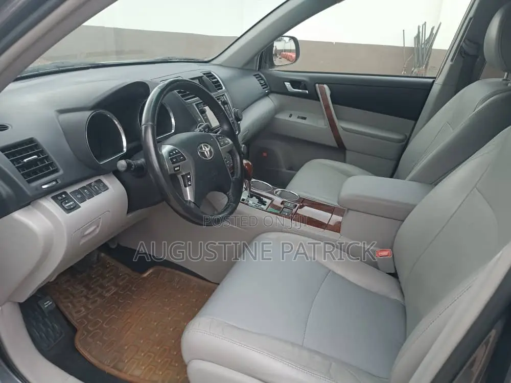 Toyota Highlander 2013 Gray