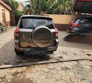 Toyota RAV4 2010
