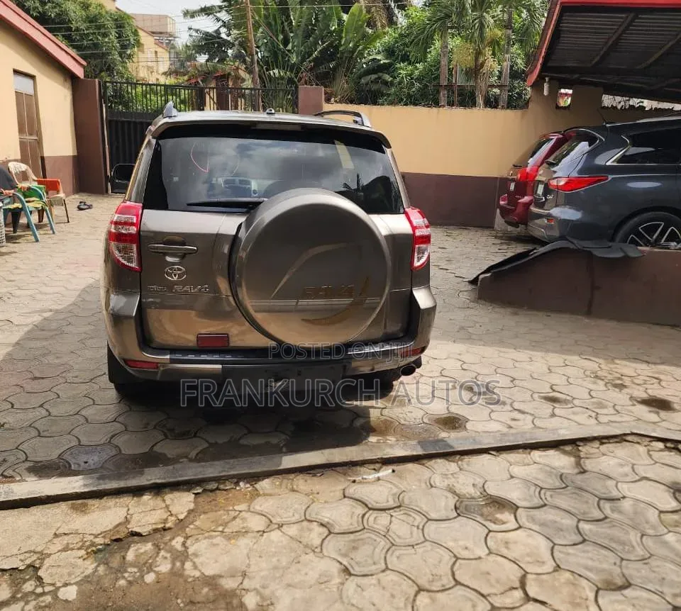 Toyota RAV4 2010