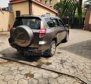 Toyota RAV4 2010