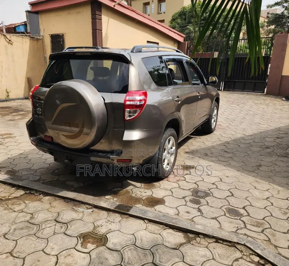 Toyota RAV4 2010