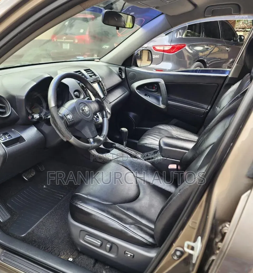 Toyota RAV4 2010