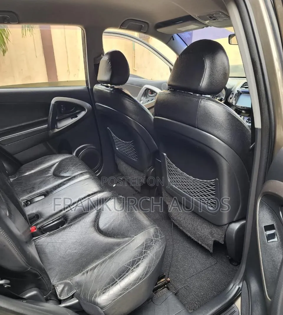 Toyota RAV4 2010