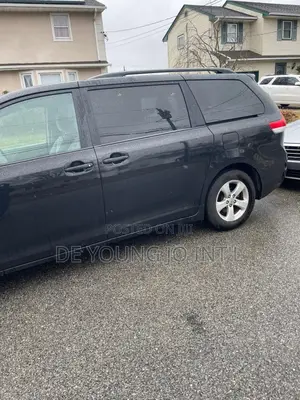 Toyota Sienna LE 8 Passenger 2011 Black