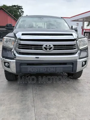 Toyota Tundra Limited 4dr CrewMax 4WD SB (5.7L 8cyl 6A) 2015 Gray