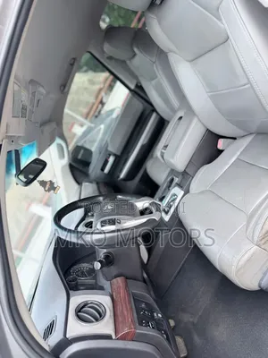 Toyota Tundra Limited 4dr CrewMax 4WD SB (5.7L 8cyl 6A) 2015 Gray