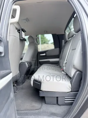 Toyota Tundra Limited 4dr CrewMax 4WD SB (5.7L 8cyl 6A) 2015 Gray