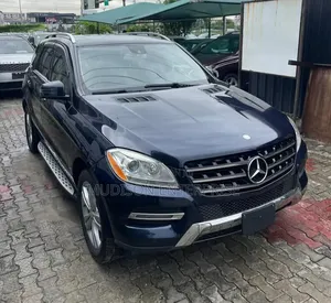 Mercedes-Benz M Class ML350 4dr SUV (3.5L 6cyl 7A) 2014 Blue