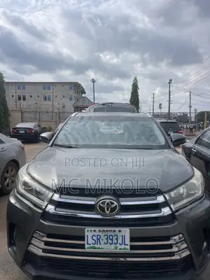 Toyota Highlander LE 4dr SUV (3.5L 6cyl 6A) 2015