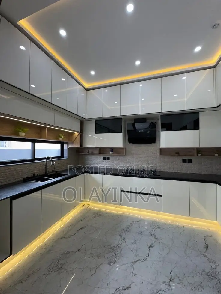 Modern Kitchen Cabinet Installation
