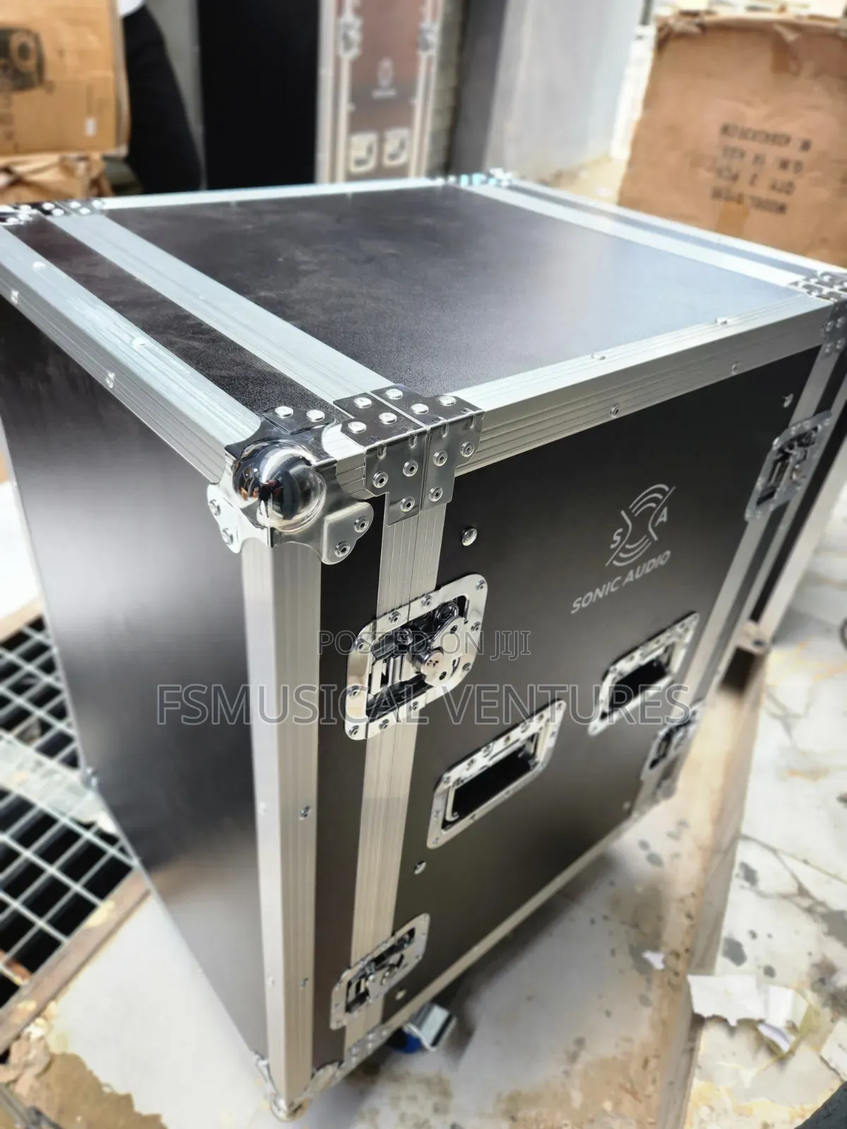 Heavy Duty 16 Unit Amplifier Rack With Wheels for Amplifiers and Mixer