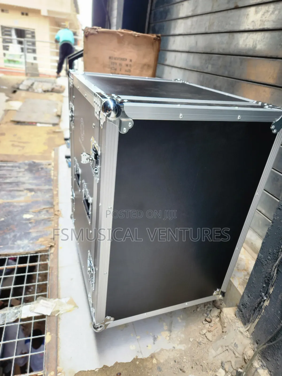 Heavy Duty 16 Unit Amplifier Rack With Wheels for Amplifiers and Mixer