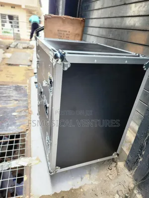 Heavy Duty 16 Unit Amplifier Rack With Wheels for Amplifiers and Mixer