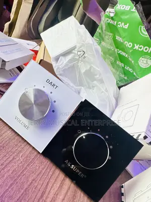 Black /White Volume Controller