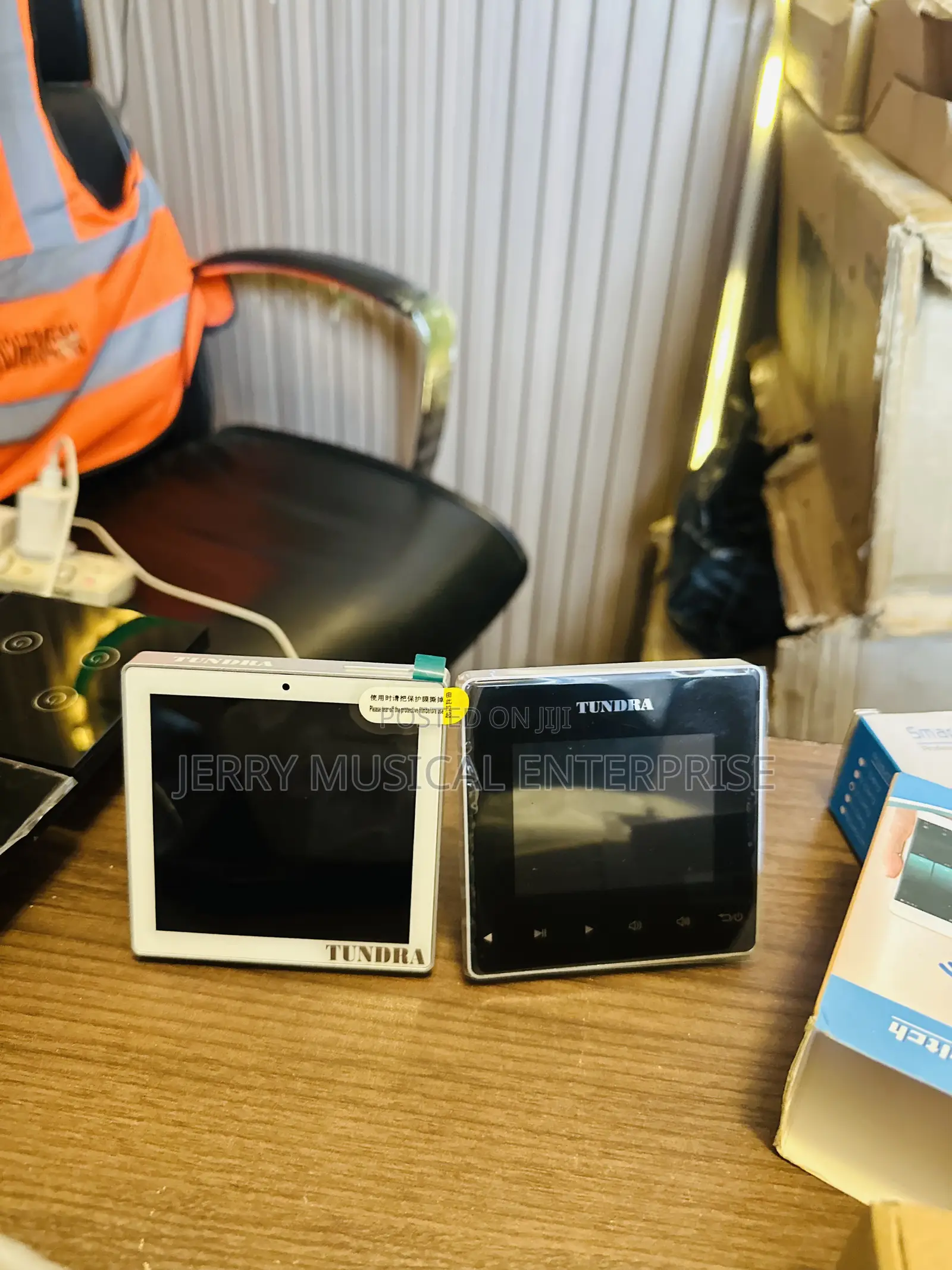 4inches Smart Wall Mount Amplifies With Bt and Usb