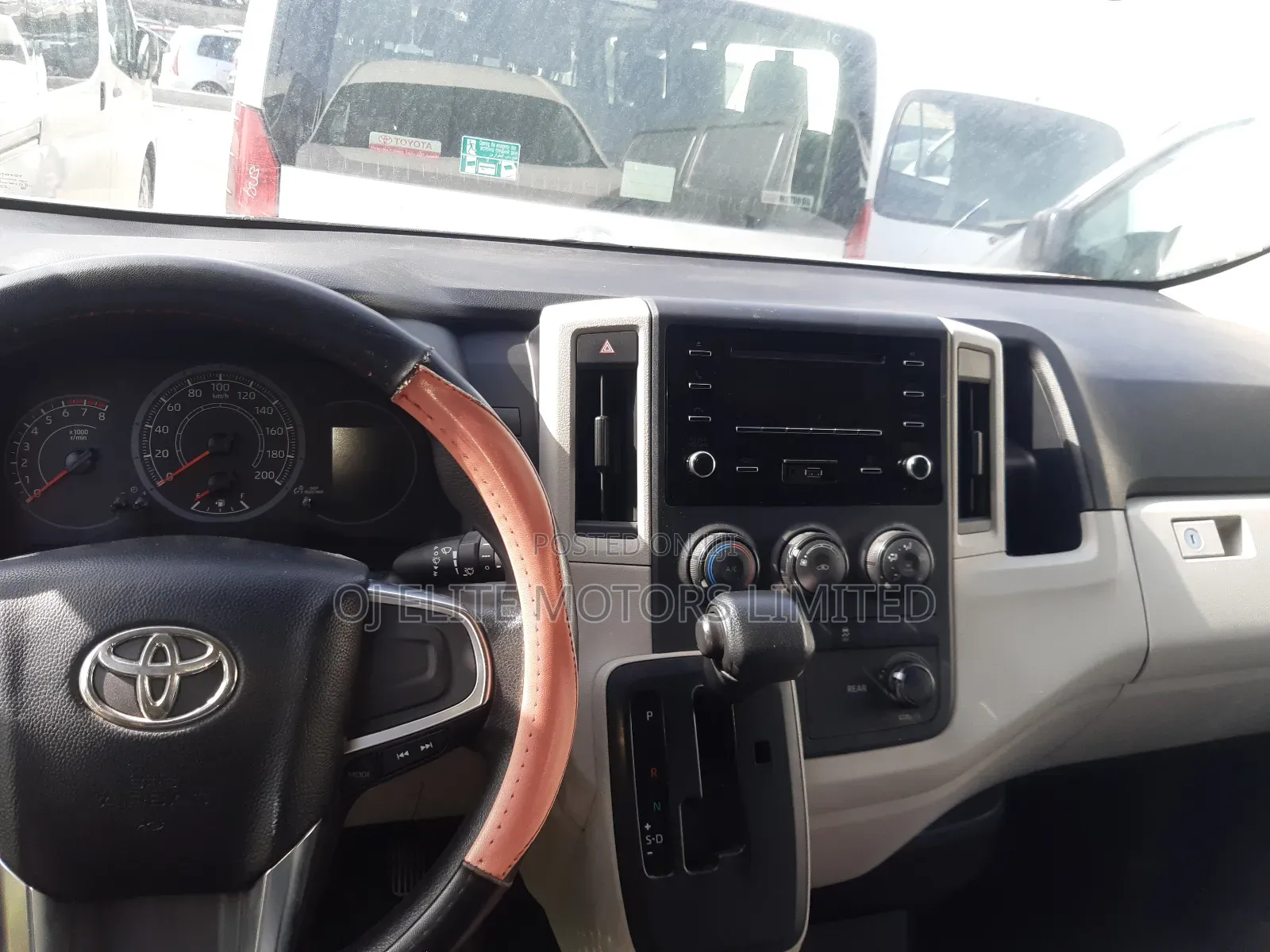 Toyota HiAce 2022 White