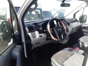 Toyota HiAce 2022 White