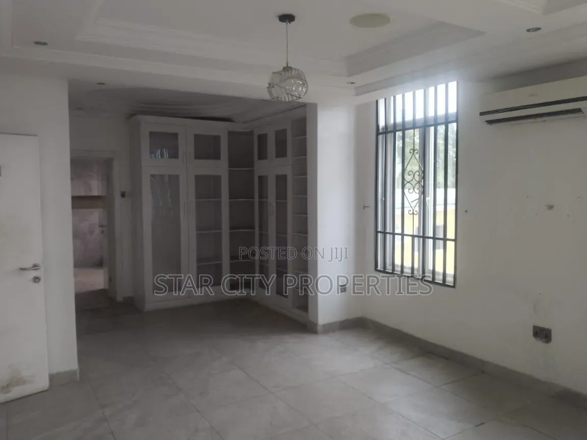 7bdrm Duplex in Ikeja Gra for rent