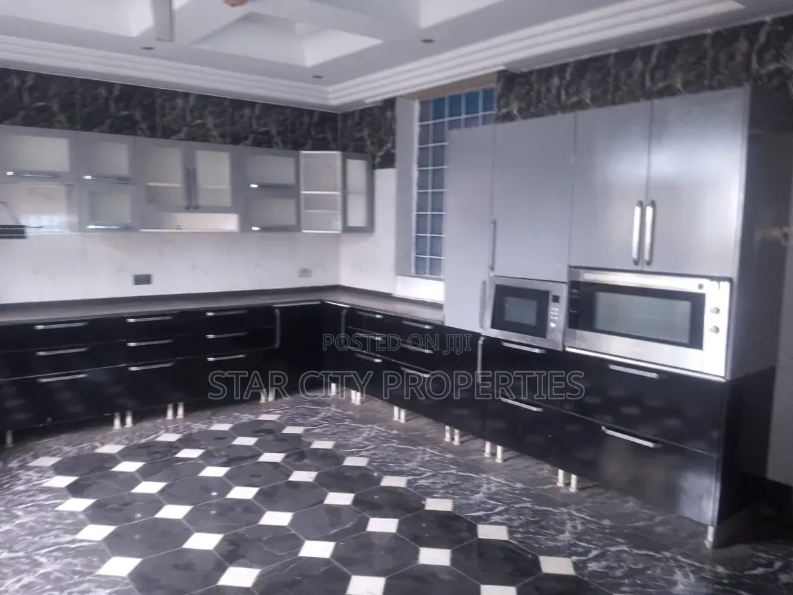 7bdrm Duplex in Ikeja Gra for rent