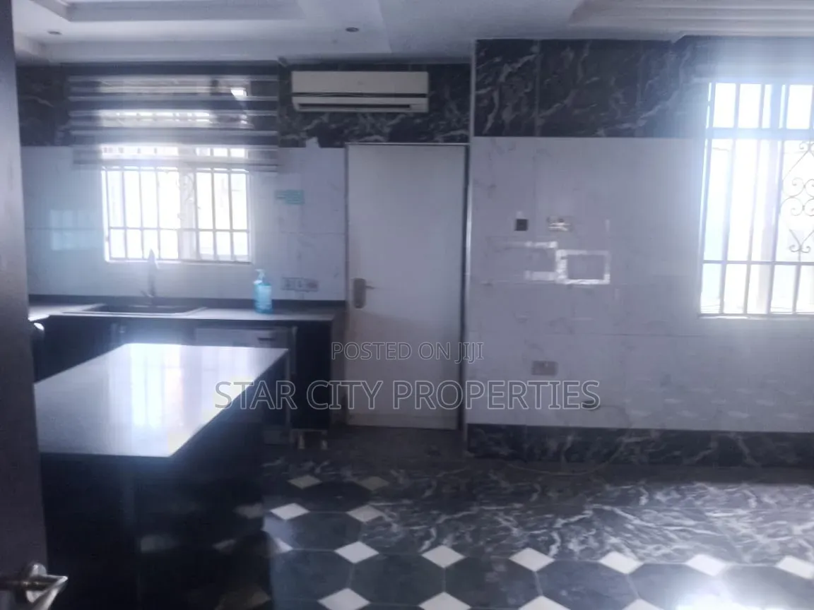 7bdrm Duplex in Ikeja Gra for rent