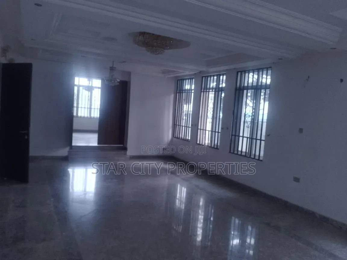 7bdrm Duplex in Ikeja Gra for rent