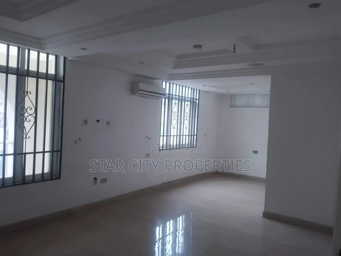 7bdrm Duplex in Ikeja Gra for rent