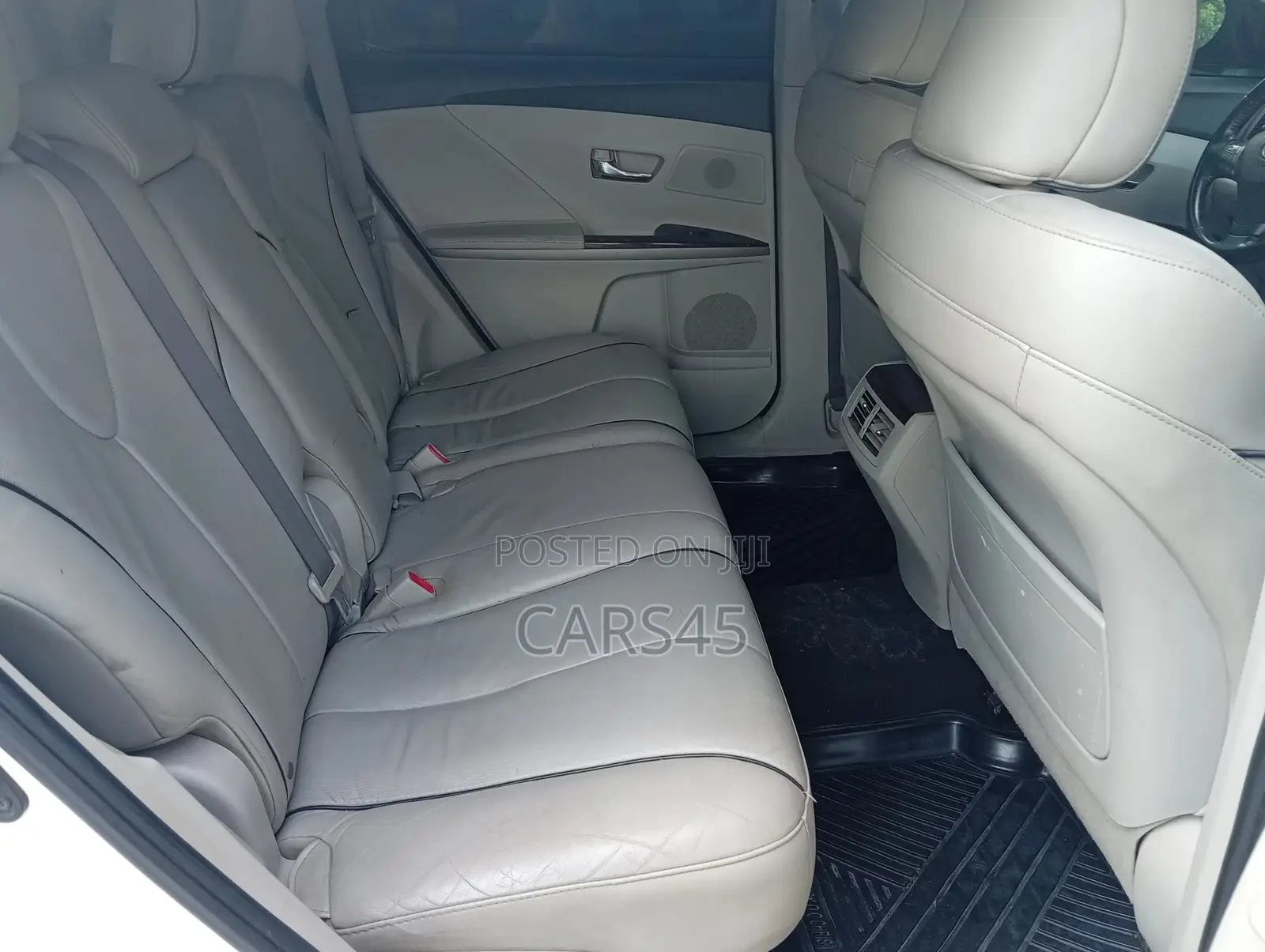 Toyota Venza 2010 White