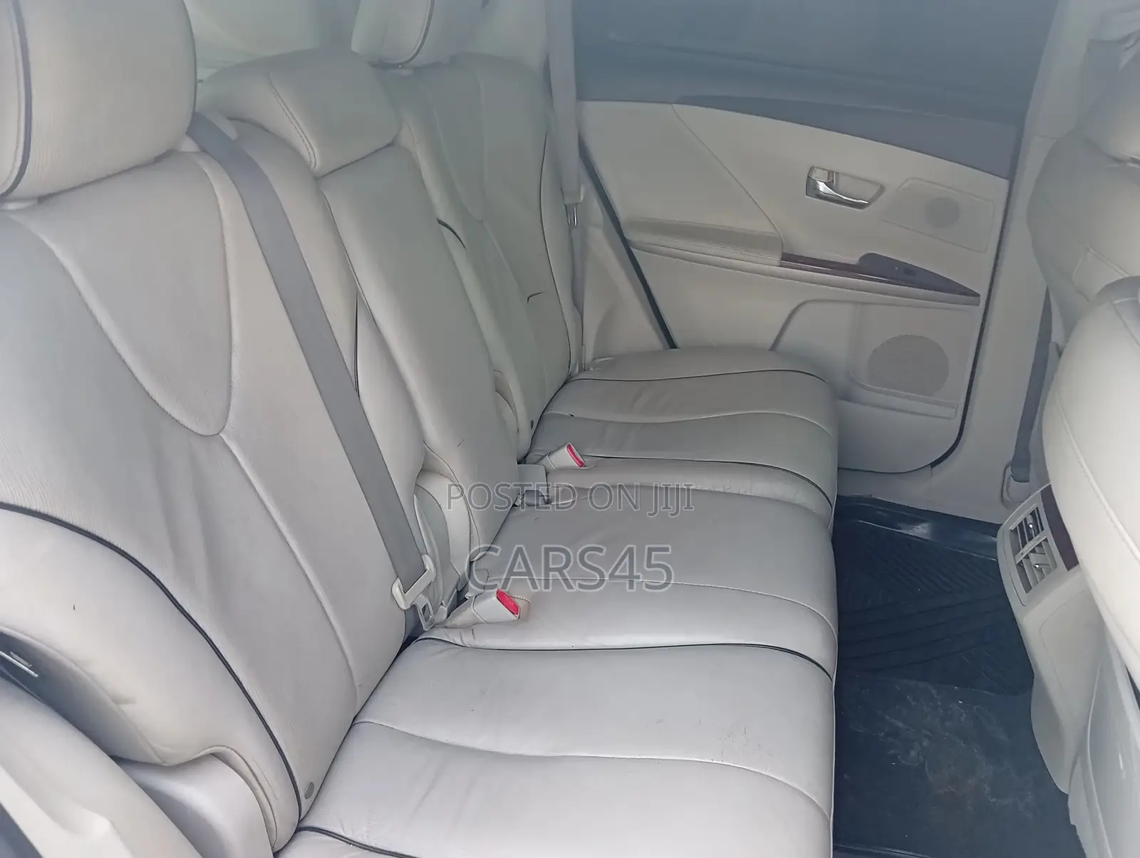 Toyota Venza 2010 White