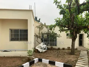 5bdrm Duplex in Mobolaji Bank for rent