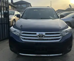 Toyota Highlander SE 2011 Blue